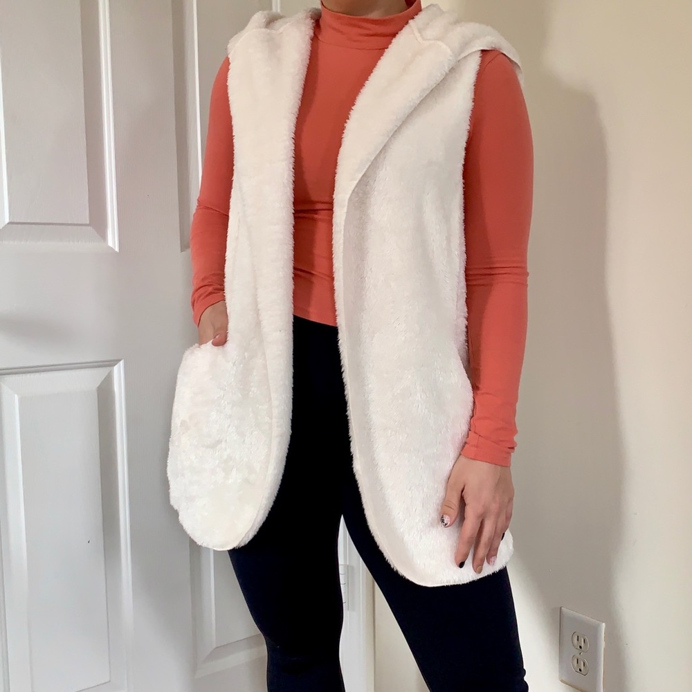 Love Tree Large Faux Fur Cream Hooded Vest